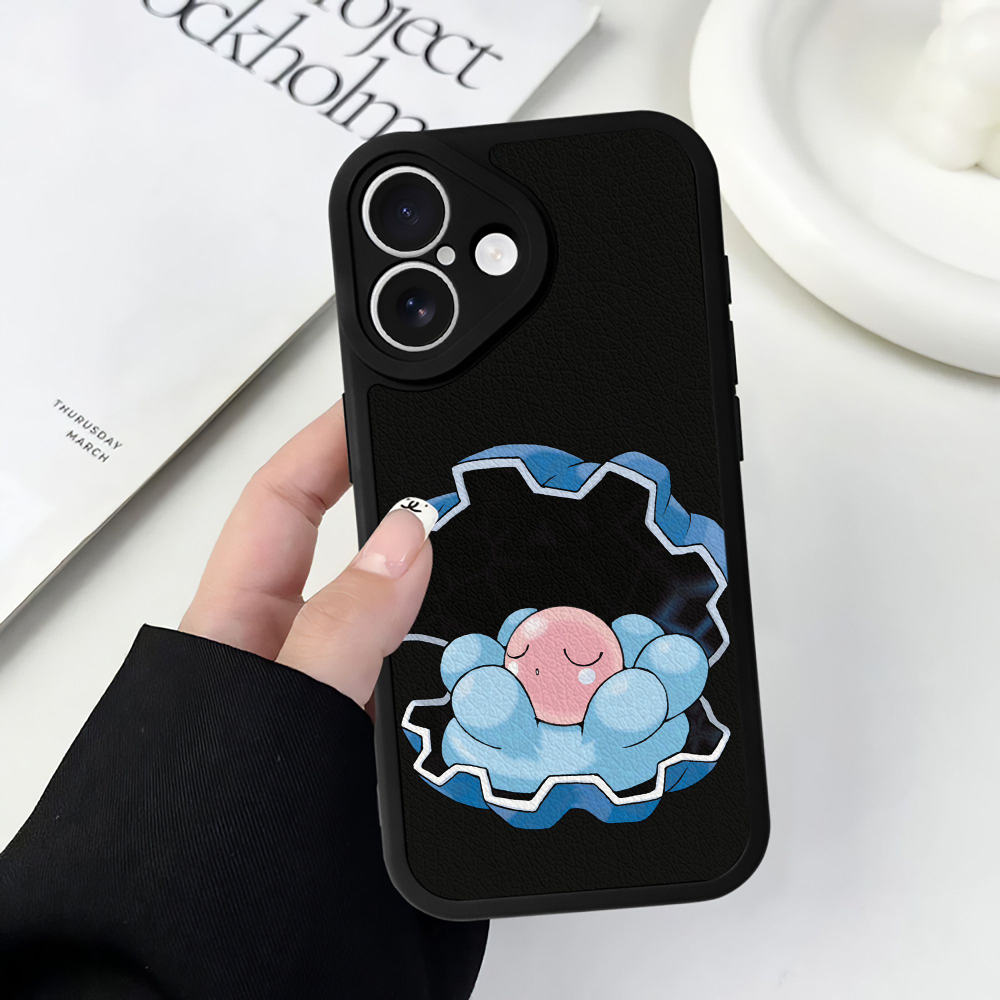 （画像用） ポケットモンスター Pokémon 【iPhone 16シリーズ対応】シリコンスマホケース（レザー調） 材質：シリコン
